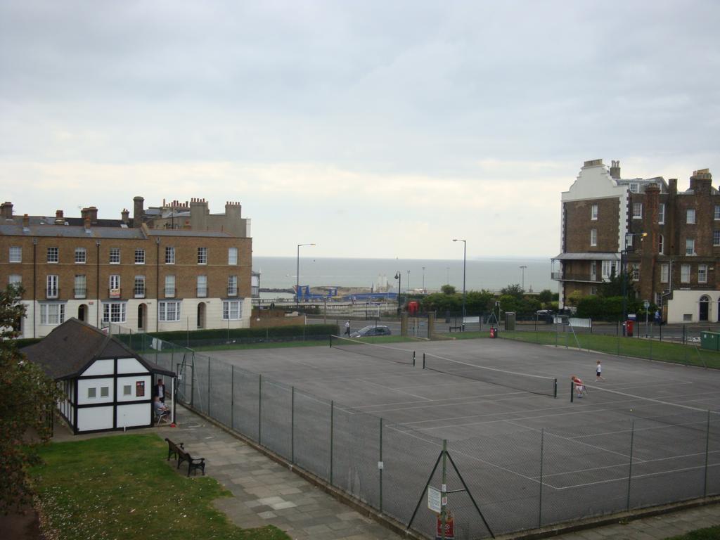 Spencer Court Hotel Ramsgate Bagian luar foto